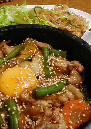 焼肉のタレで美味しい石鍋ジューシー丼！-レシピのメイン写真