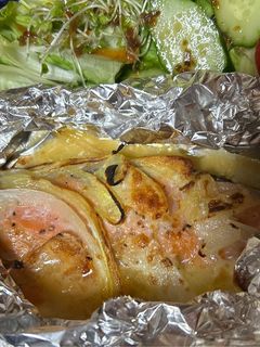 鮭の玉ねぎとチーズ・バターのホイル焼き-レシピのメイン写真