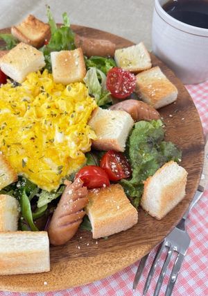 朝食にバランスよくとれる！パンサラダ-レシピのメイン写真
