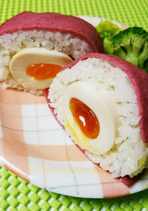 簡単♪半熟味付け卵のハム巻き爆弾おにぎり-レシピのメイン写真