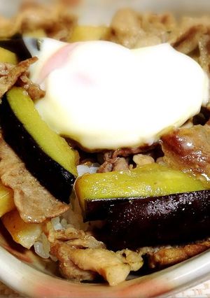 なす豚たま丼-レシピのメイン写真