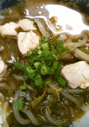 ニラと もやし 鶏ささみの ピリ辛スープ-レシピのメイン写真