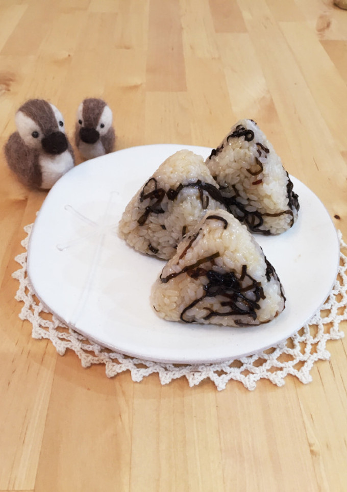 簡単☆ごま油と塩昆布の激ウマおにぎり-レシピのメイン写真