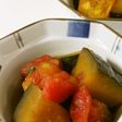煮て蒸らすだけ♪かぼちゃトマトの夏の煮物