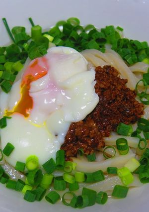 肉味噌と温卵の冷たいうどん-レシピのメイン写真