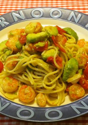 海老とアボカドのﾐﾆﾄﾏﾄ入りパスタ-レシピのメイン写真