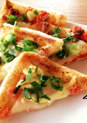 鮭マヨ&キムチの簡単 油揚げピザ-レシピのメイン写真