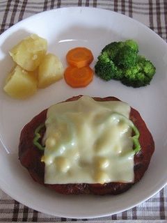 ハンバーグピザ-レシピのメイン写真