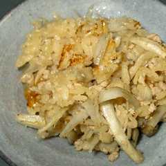 รูปของ 鶏そぼろとごぼうの炊き込みご飯（土鍋で）