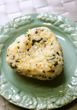 高菜とゴマと鰹節のおにぎり-レシピのメイン写真