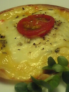 スイートチリなトマトピザ@餃子の皮-レシピのメイン写真
