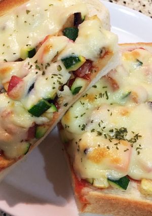 ズッキーニゴロゴロピザトースト☆朝食に♩-レシピのメイン写真