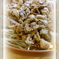รูปของ 簡単！豚肉ともやしの焼肉風炒め♥