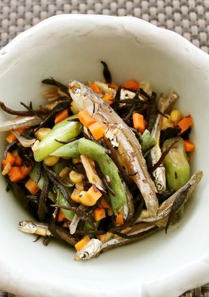 骨を丈夫に！食べる小魚とひじきの煮物-レシピのメイン写真