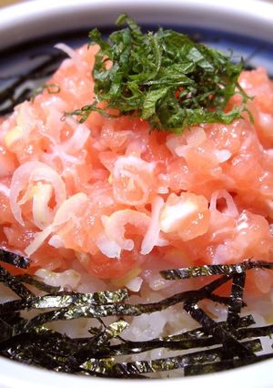 ランチは簡単！ サーモンのネギトロ丼！-レシピのメイン写真