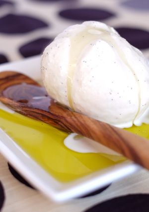 バニラアイスのオリーブオイルがけ-レシピのメイン写真