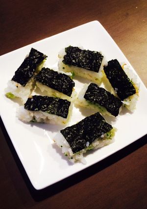 【離乳食・後期】つかみ食べ軟飯おにぎり-レシピのメイン写真