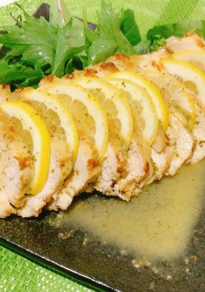 フライパンで鶏ムネ肉のレモン蒸し-レシピのメイン写真