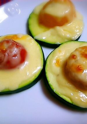 簡単♪ズッキーニのトマトチーズ焼き-レシピのメイン写真