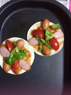 餃子の皮で!パリッとプチピザ☆-レシピのメイン写真