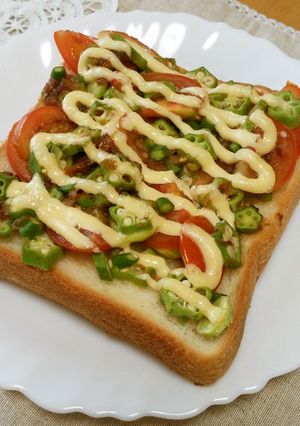 オクラとトマト☆おかかマヨトースト-レシピのメイン写真