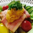 野菜のソースで食べる 厚切りベーコン丼