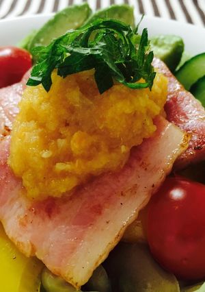 野菜のソースで食べる 厚切りベーコン丼-レシピのメイン写真