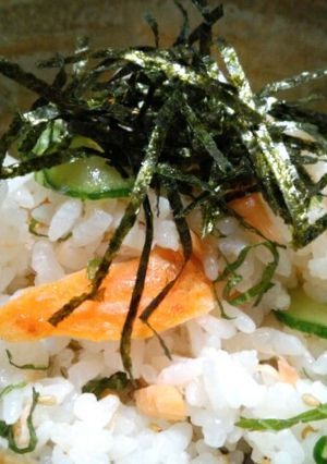 定番！鮭ときゅうりと大葉の簡単 混ぜご飯-レシピのメイン写真