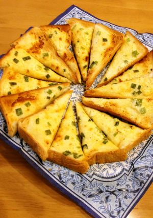 簡単ピザ風★チーズソースのトースト-レシピのメイン写真