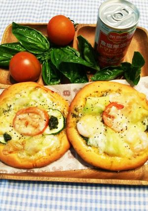 バジル×トマト！夏野菜＊海鮮ミニピザ♪-レシピのメイン写真
