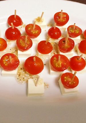 簡単！節約！トマトとチーズのピンチョス-レシピのメイン写真