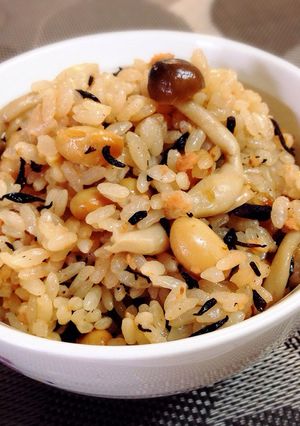 大豆で!鮭フレークと一緒に炊き込みご飯-レシピのメイン写真