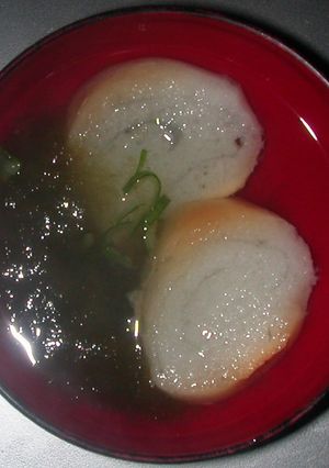 桜の葉＆とろろ昆布＆麩のお吸い物-レシピのメイン写真
