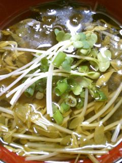 簡単! 早い!豆苗と ワカメの お吸い物-レシピのメイン写真