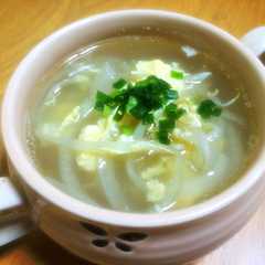 รูปของ 簡単♫ヘルシー♬もやしと玉葱の中華スープ