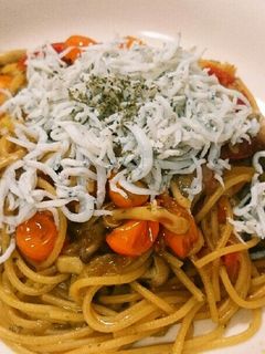 しらすとトマト、しめじのジェノベーゼ-レシピのメイン写真