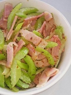 セロリとベーコンのマヨ炒め-レシピのメイン写真