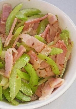 セロリとベーコンのマヨ炒め-レシピのメイン写真