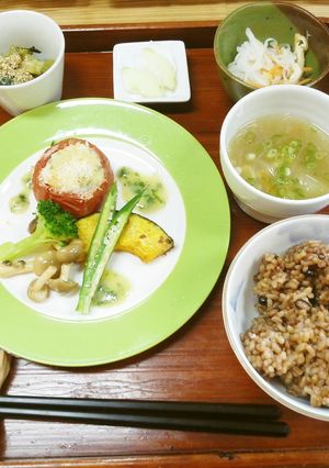 トマトの詰めものとろとろハーブ焼き-レシピのメイン写真