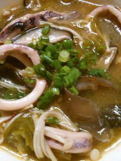 簡単! イカと きのこのピリ辛中華スープ-レシピのメイン写真