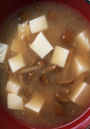 豆腐とナメコのみそ汁-レシピのメイン写真