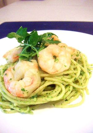 エビ、ルッコラとくるみのペーストのパスタ-レシピのメイン写真