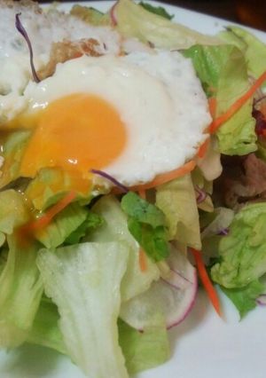 肉サラダのとろーり目玉焼きのせ♥-レシピのメイン写真
