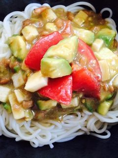 混ぜるだけ アボカドとトマトの冷うどん-レシピのメイン写真