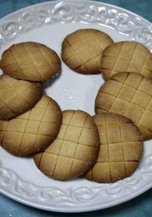 初めてでも簡単♪メロンパンの皮(果汁入)-レシピのメイン写真
