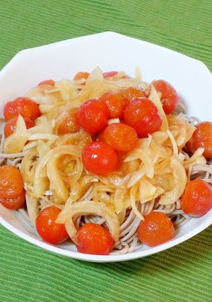 たっぷりミニトマトと玉ねぎのごまぽん蕎麦-レシピのメイン写真