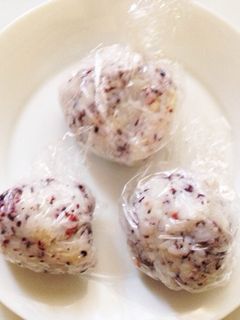 子どもも簡単サクサクゆかり揚げ玉おにぎり-レシピのメイン写真