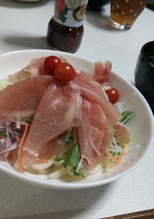暑い夏に簡単生ハムサラダうどん-レシピのメイン写真