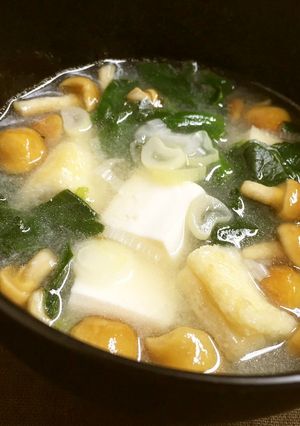 まじゅじゅ家の豆腐となめこのお味噌汁-レシピのメイン写真