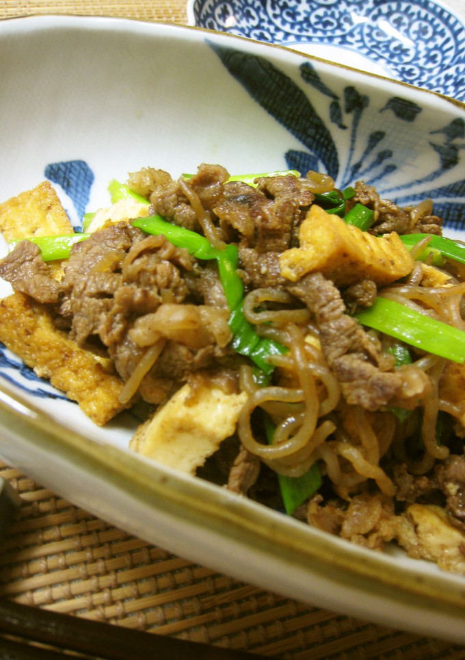 すき焼き味の牛コマ肉と糸蒟蒻の炒め物-レシピのメイン写真
